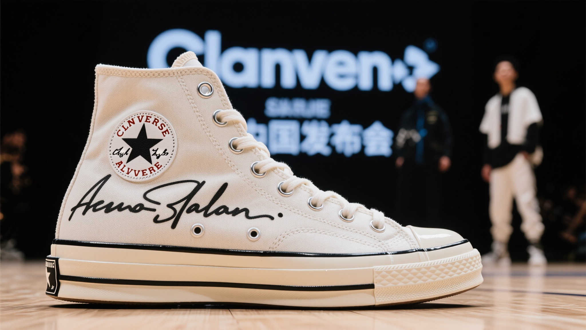 亚历山大设计联名款匡威国内上市掀热潮 亚历山大设计联名款匡威国内上市掀热潮